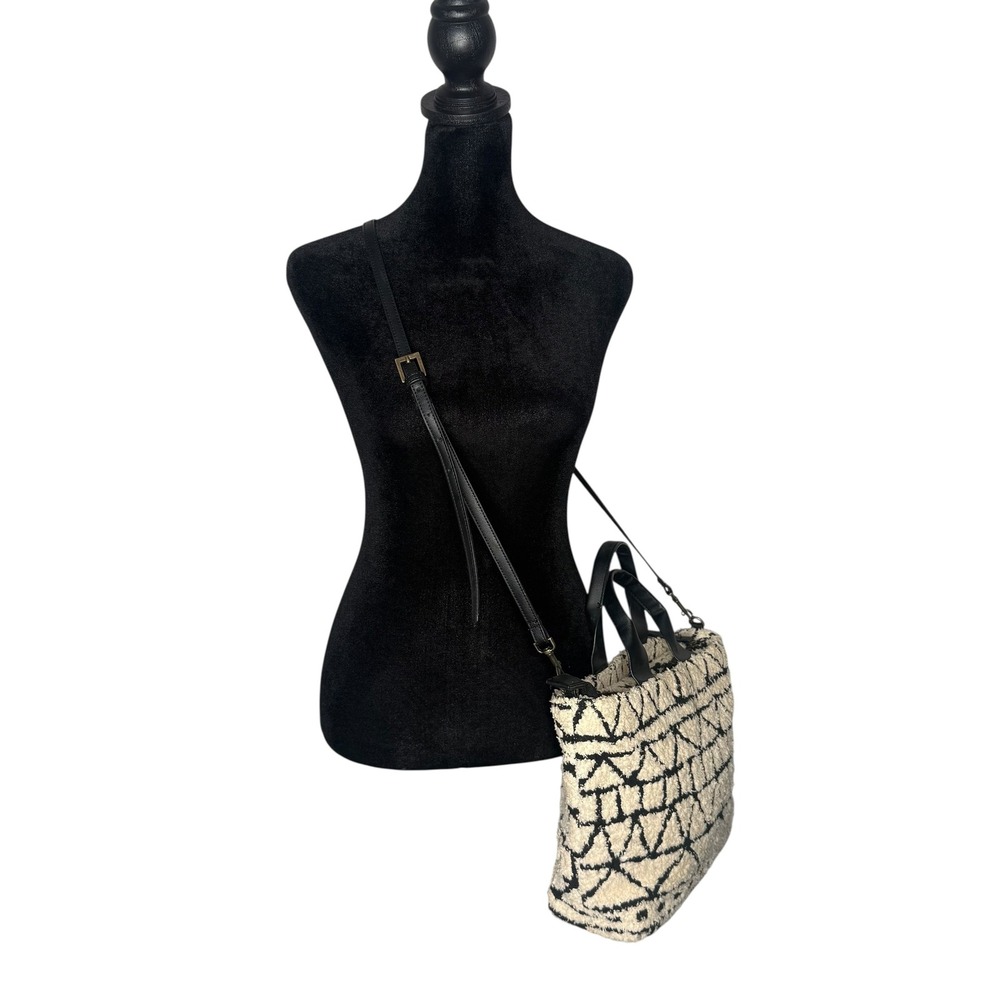 Universal Thread Crossbody Shoulder Textured Bag BOHO Chic Artsy‎ Eclectic - Picture 2 of 12